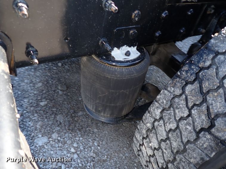 image for item JU9237 2014 International DuraStar 4400  semi truck