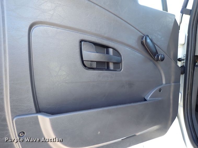 image for item JU9237 2014 International DuraStar 4400  semi truck