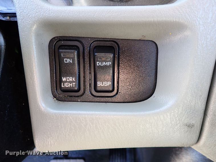 image for item JU9237 2014 International DuraStar 4400  semi truck