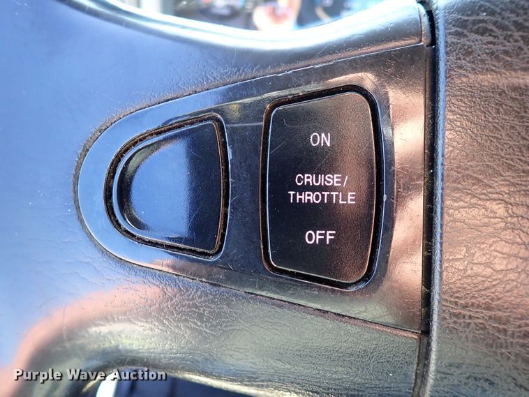 image for item JU9237 2014 International DuraStar 4400  semi truck