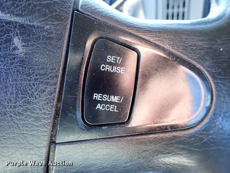 image for item JU9237 2014 International DuraStar 4400  semi truck