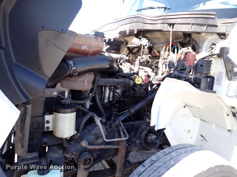 image for item JU9237 2014 International DuraStar 4400  semi truck