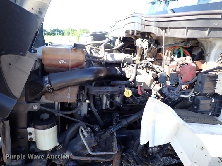 image for item JU9237 2014 International DuraStar 4400  semi truck