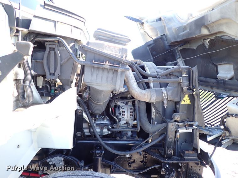 image for item JU9237 2014 International DuraStar 4400  semi truck