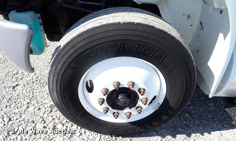 image for item JU9237 2014 International DuraStar 4400  semi truck