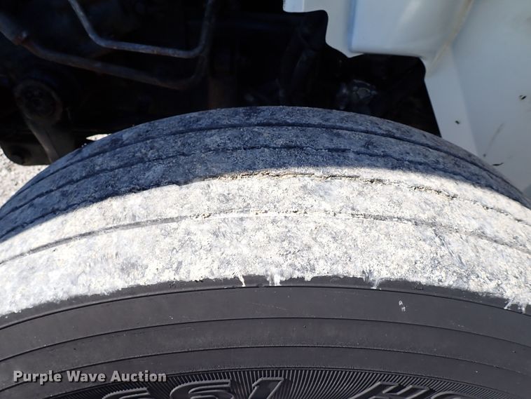 image for item JU9237 2014 International DuraStar 4400  semi truck