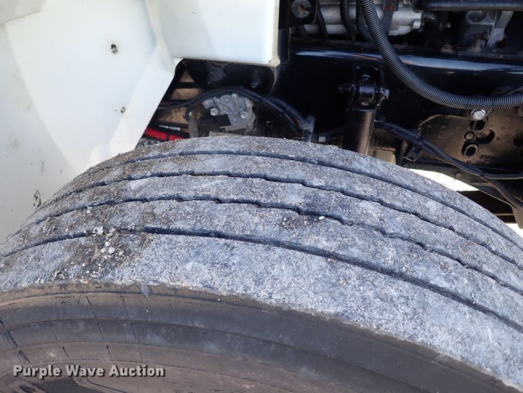 image for item JU9237 2014 International DuraStar 4400  semi truck