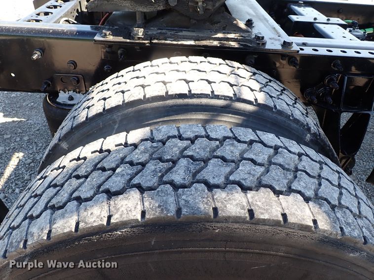 image for item JU9237 2014 International DuraStar 4400  semi truck