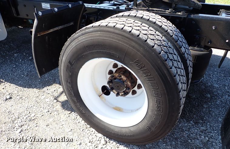 image for item JU9237 2014 International DuraStar 4400  semi truck