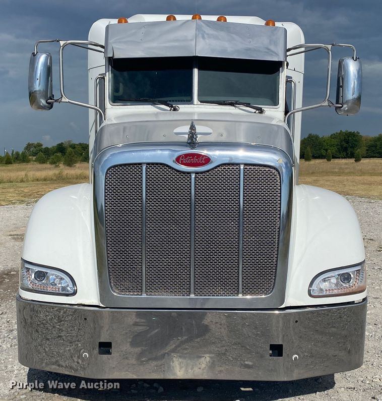 image for item JU9296 2013 Peterbilt 386 semi truck