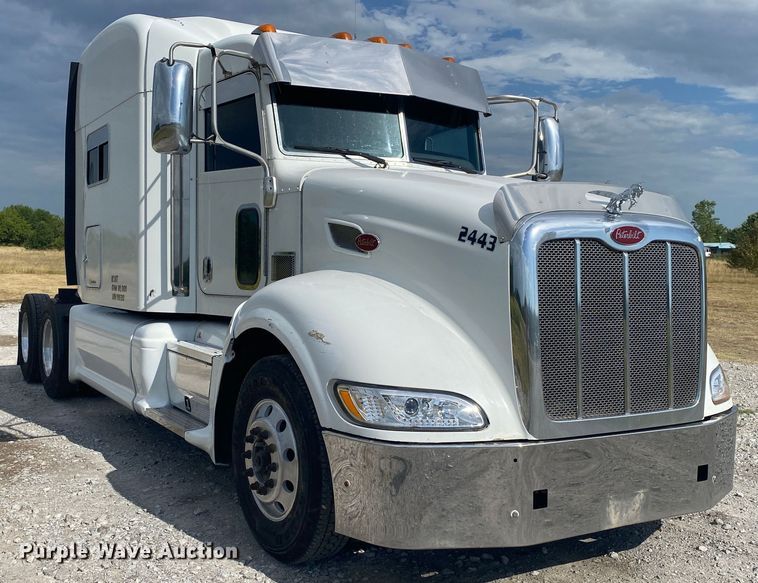 image for item JU9296 2013 Peterbilt 386 semi truck