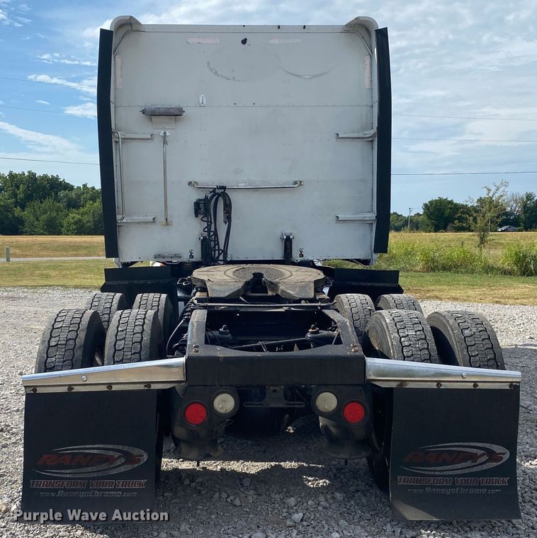 image for item JU9296 2013 Peterbilt 386 semi truck