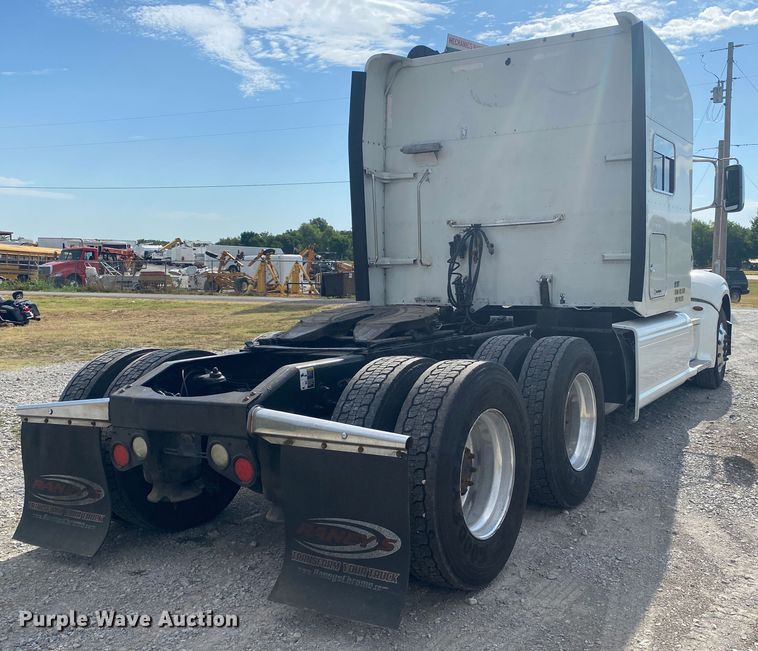 image for item JU9296 2013 Peterbilt 386 semi truck