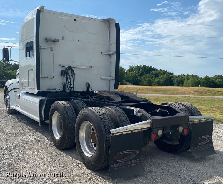 image for item JU9296 2013 Peterbilt 386 semi truck