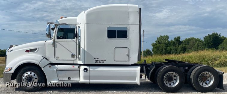 image for item JU9296 2013 Peterbilt 386 semi truck