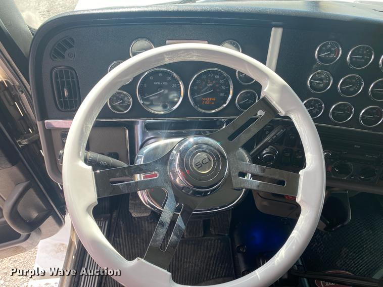 image for item JU9296 2013 Peterbilt 386 semi truck