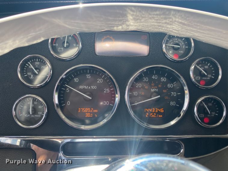 image for item JU9296 2013 Peterbilt 386 semi truck