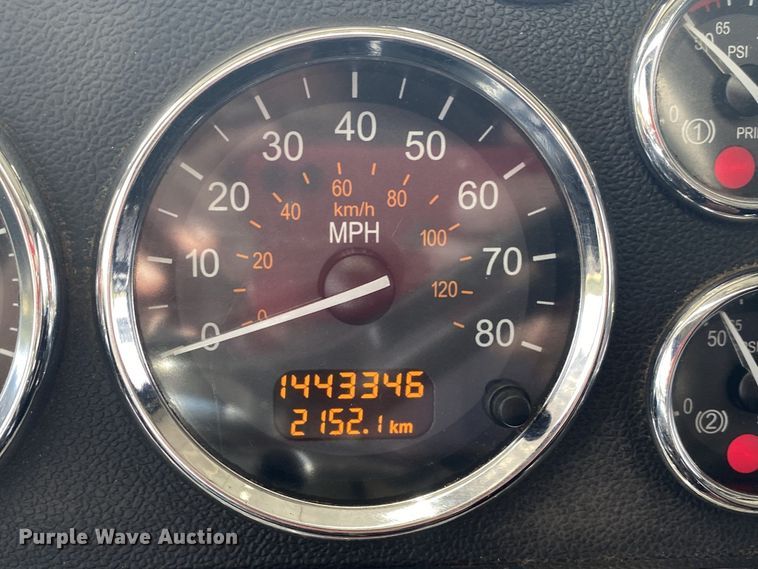 image for item JU9296 2013 Peterbilt 386 semi truck