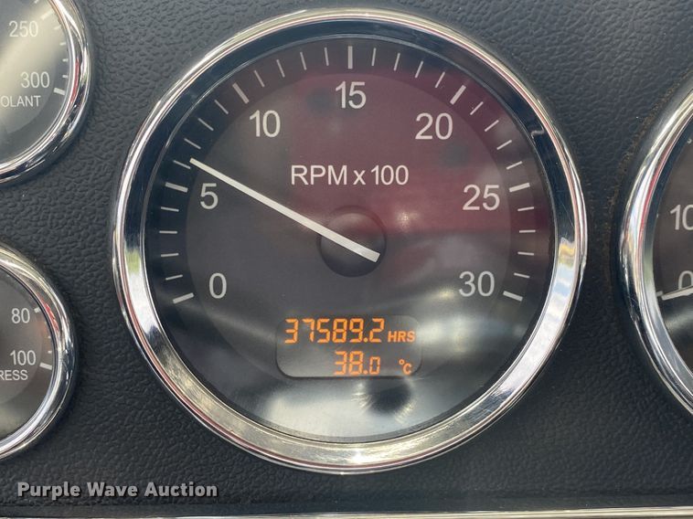 image for item JU9296 2013 Peterbilt 386 semi truck