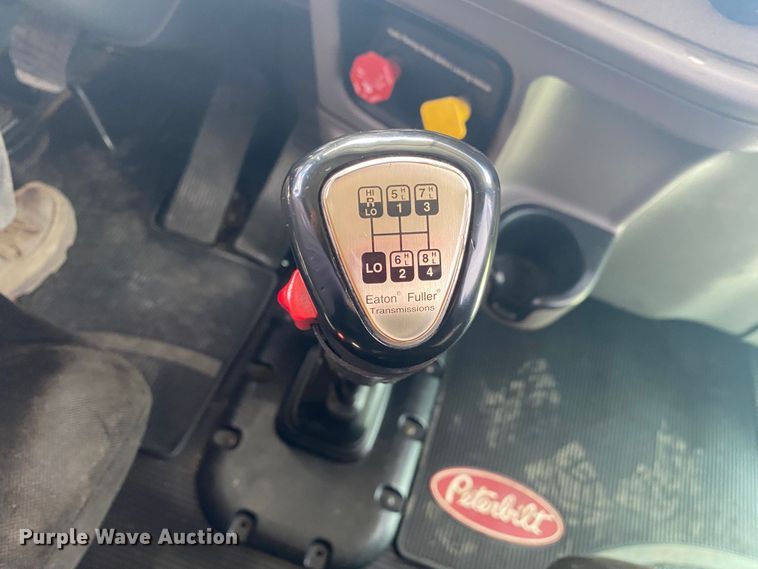 image for item JU9296 2013 Peterbilt 386 semi truck