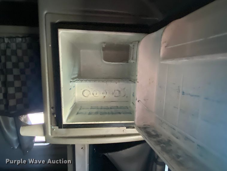 image for item JU9296 2013 Peterbilt 386 semi truck