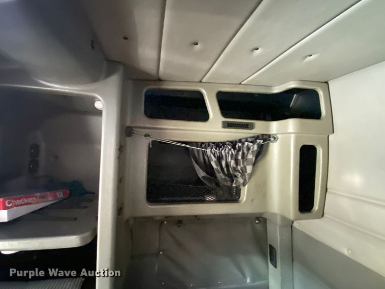 image for item JU9296 2013 Peterbilt 386 semi truck