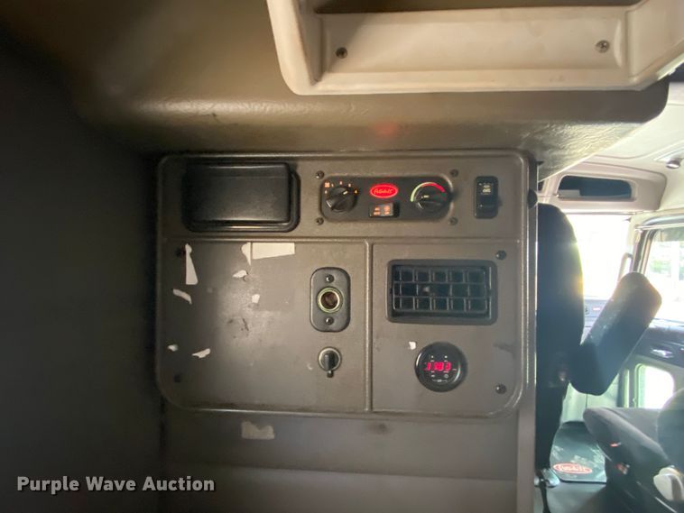 image for item JU9296 2013 Peterbilt 386 semi truck