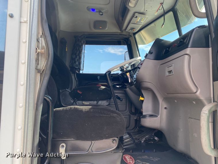 image for item JU9296 2013 Peterbilt 386 semi truck