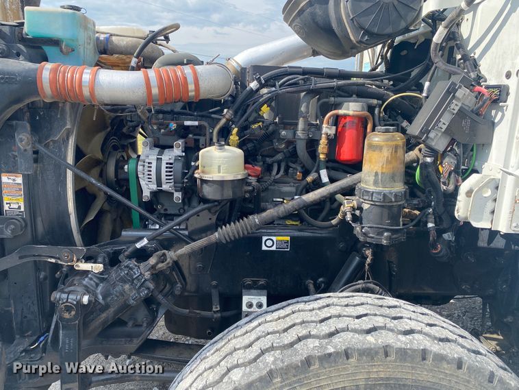 image for item JU9296 2013 Peterbilt 386 semi truck