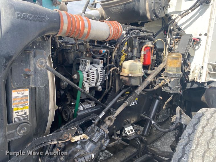 image for item JU9296 2013 Peterbilt 386 semi truck