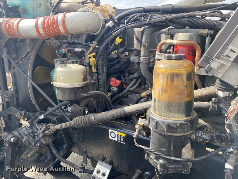 image for item JU9296 2013 Peterbilt 386 semi truck