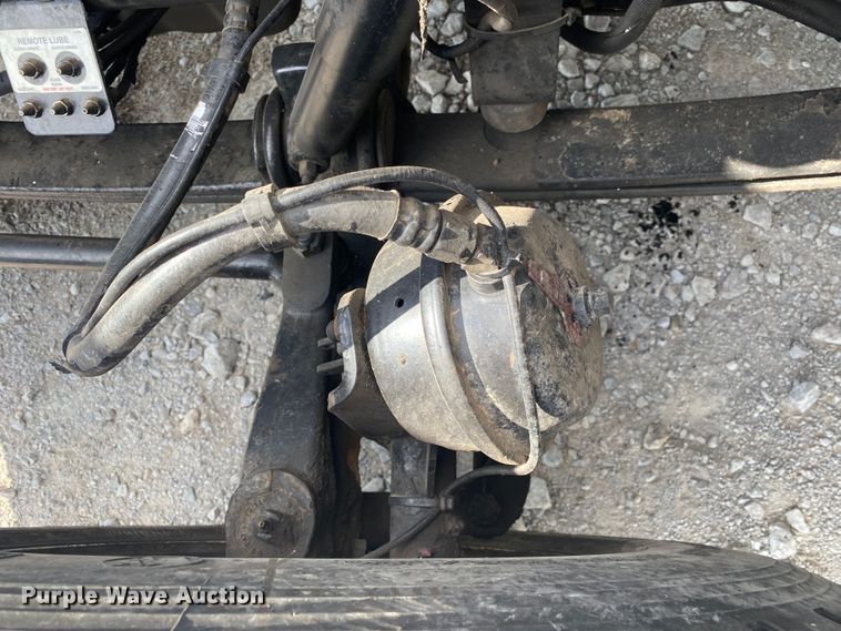 image for item JU9296 2013 Peterbilt 386 semi truck