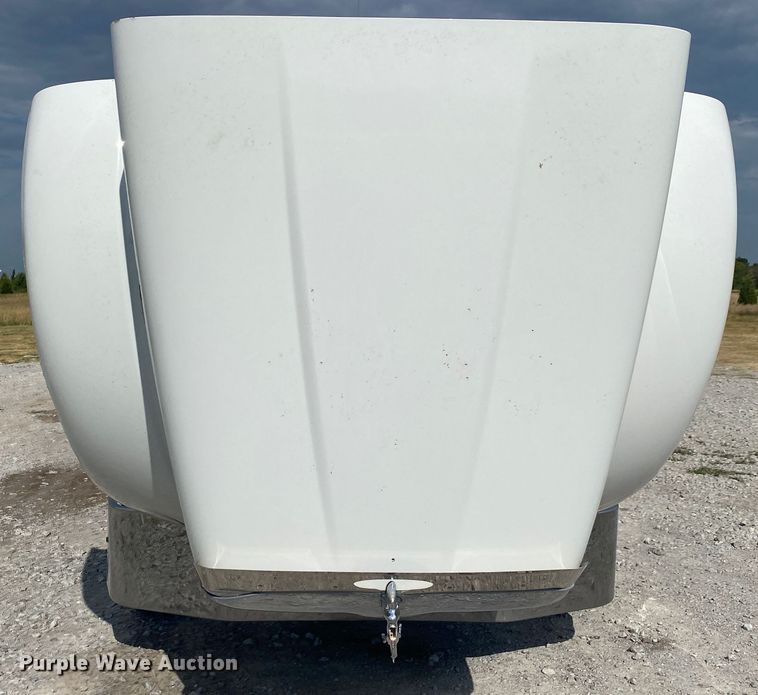 image for item JU9296 2013 Peterbilt 386 semi truck