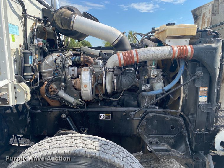 image for item JU9296 2013 Peterbilt 386 semi truck