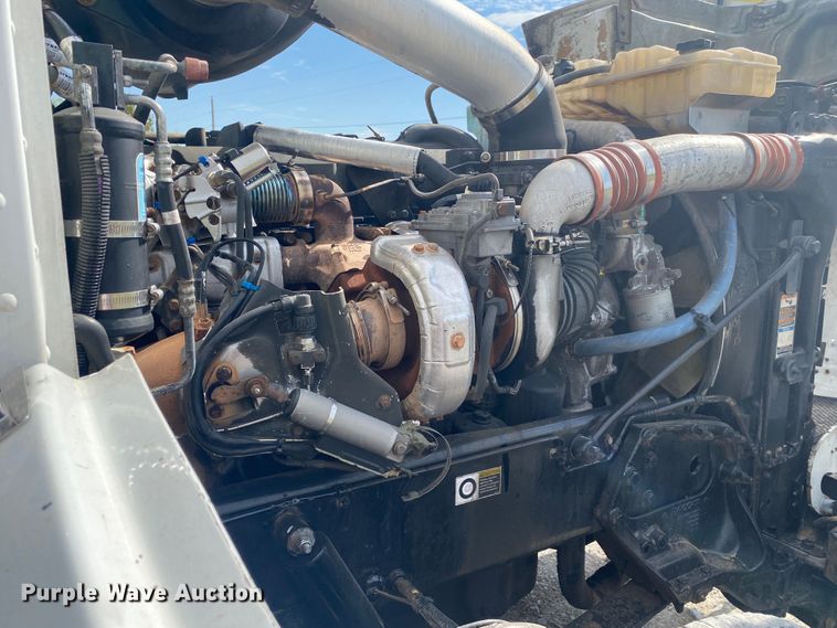 image for item JU9296 2013 Peterbilt 386 semi truck