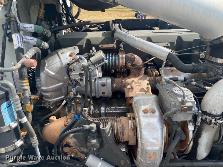 image for item JU9296 2013 Peterbilt 386 semi truck