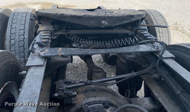 image for item JU9296 2013 Peterbilt 386 semi truck