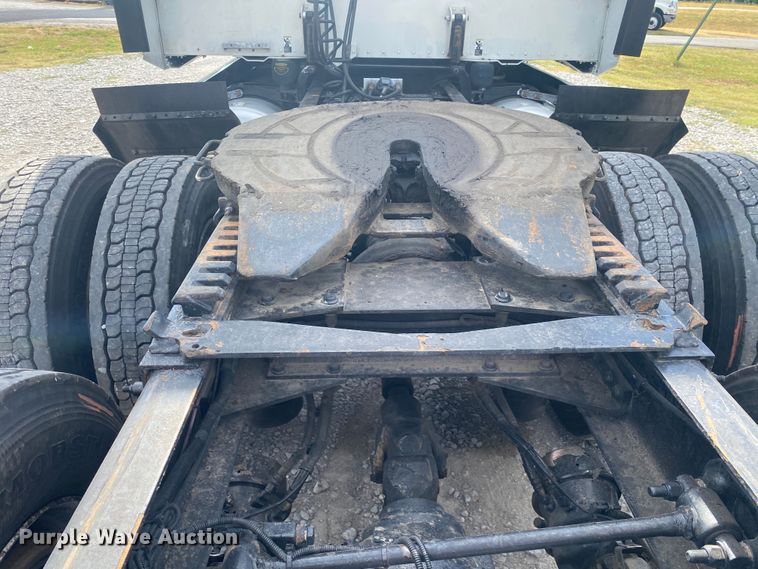 image for item JU9296 2013 Peterbilt 386 semi truck