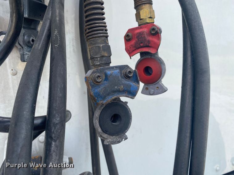 image for item JU9296 2013 Peterbilt 386 semi truck