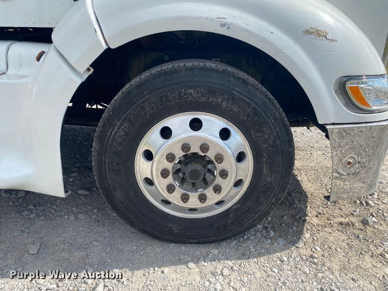 image for item JU9296 2013 Peterbilt 386 semi truck