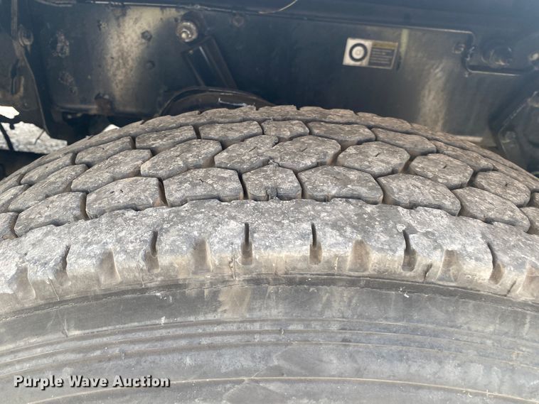 image for item JU9296 2013 Peterbilt 386 semi truck