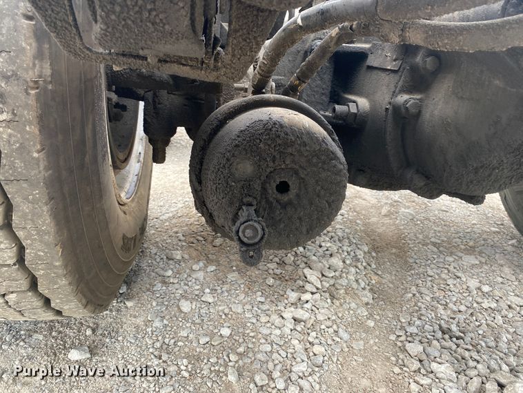 image for item JU9296 2013 Peterbilt 386 semi truck