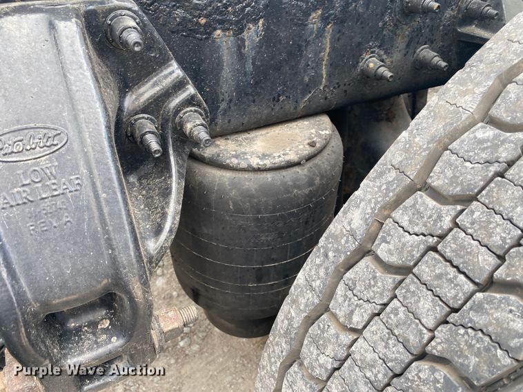 image for item JU9296 2013 Peterbilt 386 semi truck