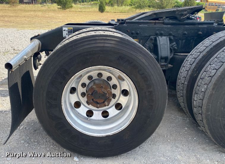 image for item JU9296 2013 Peterbilt 386 semi truck