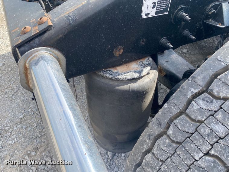 image for item JU9296 2013 Peterbilt 386 semi truck