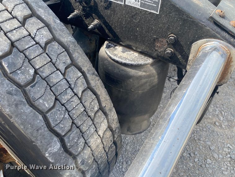 image for item JU9296 2013 Peterbilt 386 semi truck