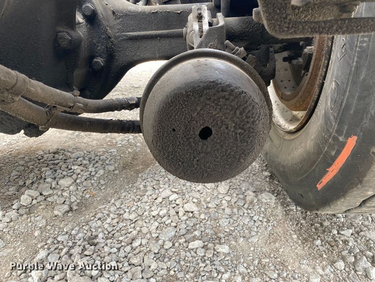 image for item JU9296 2013 Peterbilt 386 semi truck