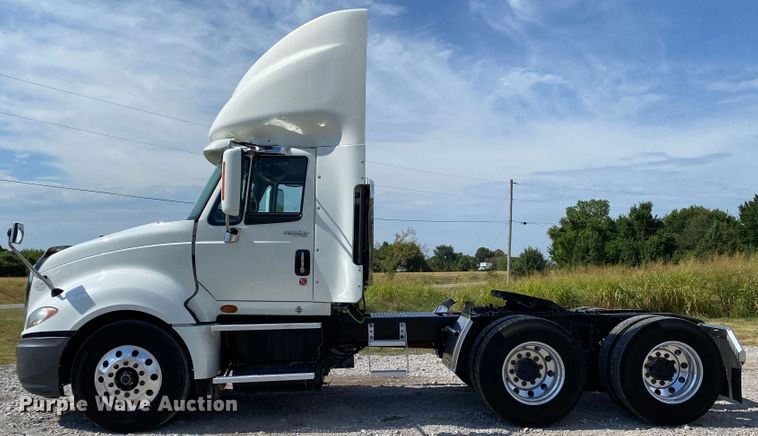 image for item JU9299 2009 International ProStar Eagle  semi truck