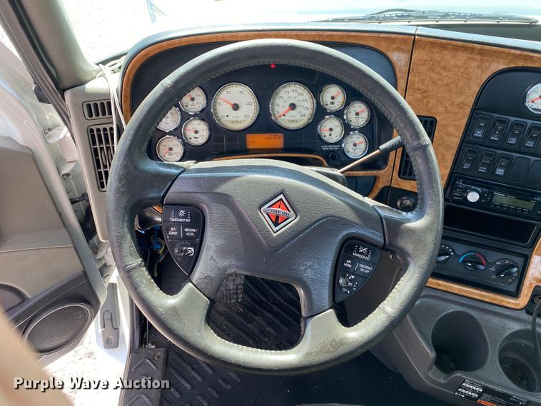 image for item JU9299 2009 International ProStar Eagle  semi truck