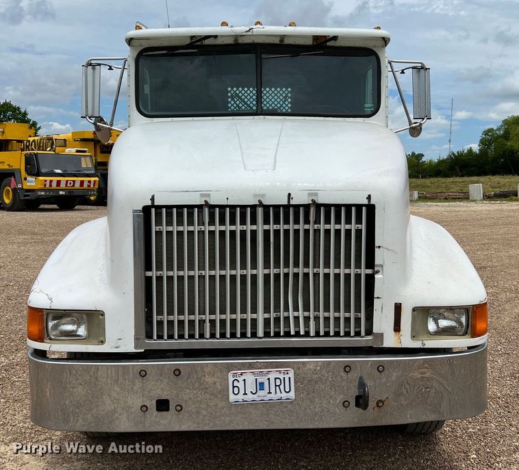 image for item KC9872 1991 International 9400  flatbed truck